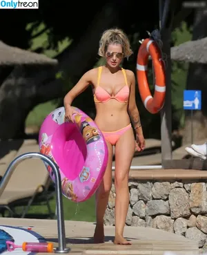 Helen Flanagan / helen_flanagan / hjgflanagan nude photo #1066