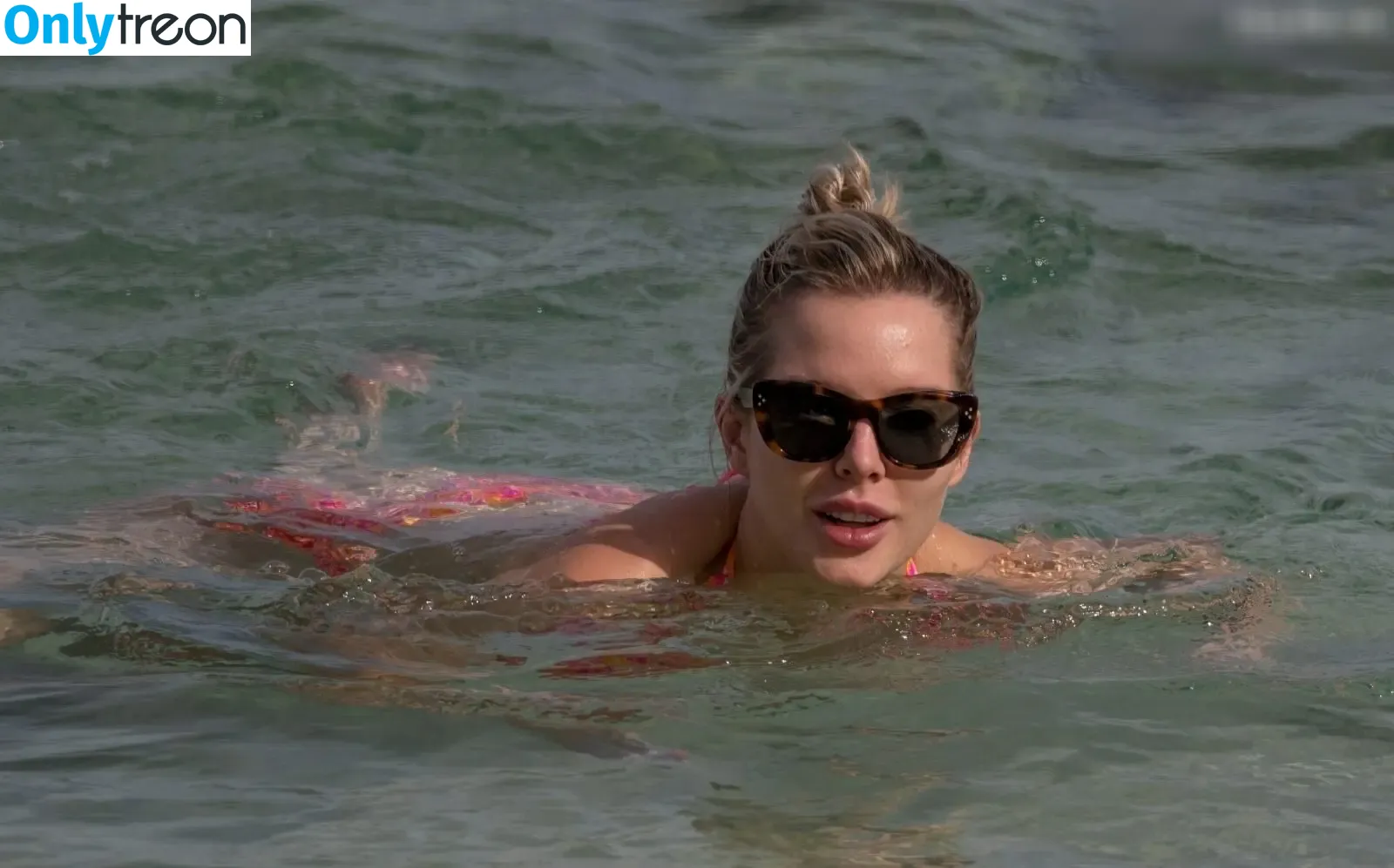 Helen Flanagan nude photo #1057 (helen_flanagan / hjgflanagan)