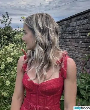 Helen Skelton / helenskelton nude photo #0126