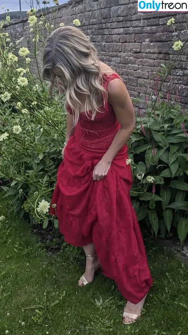 Helen Skelton nude photo #0127 (helenskelton)