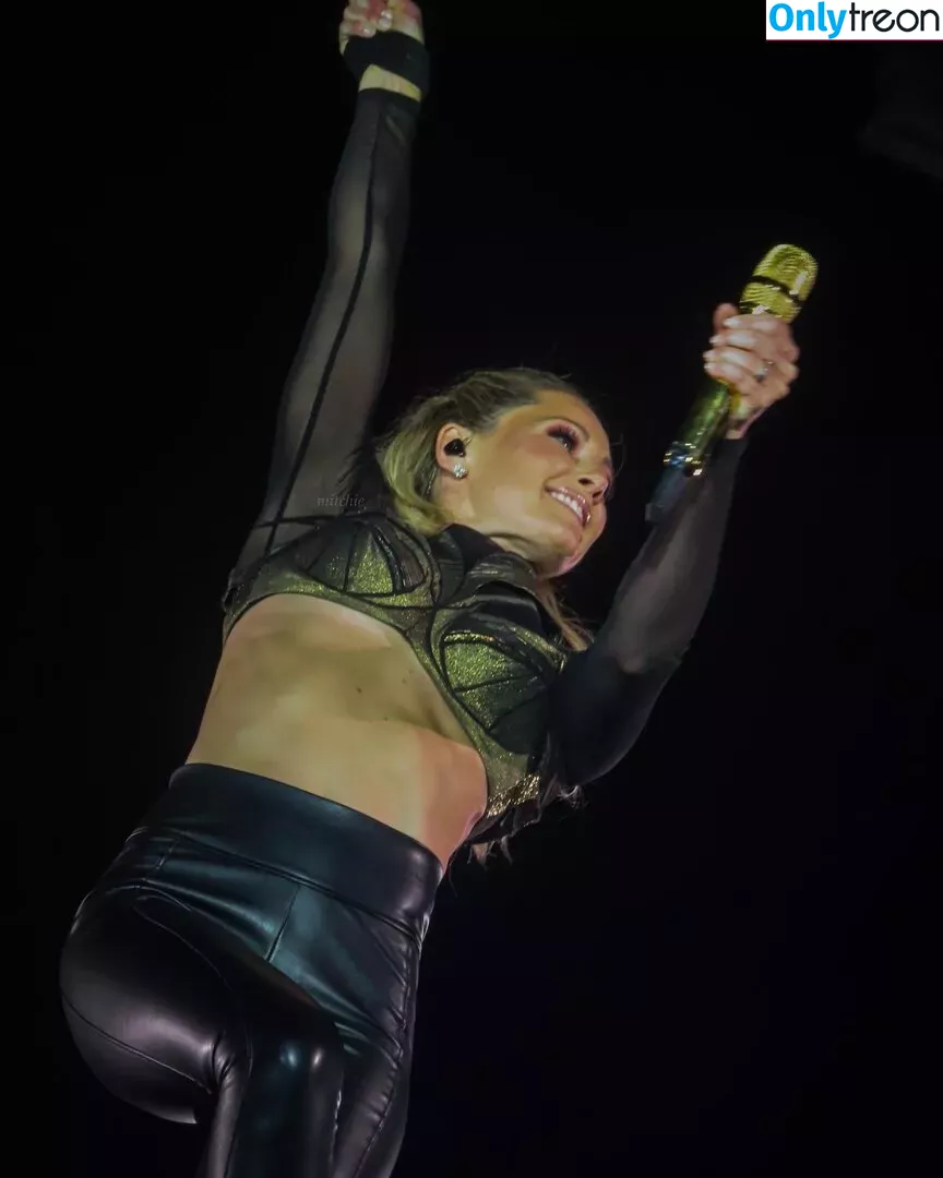 Helene Fischer nude photo #0224 (helenefischer)