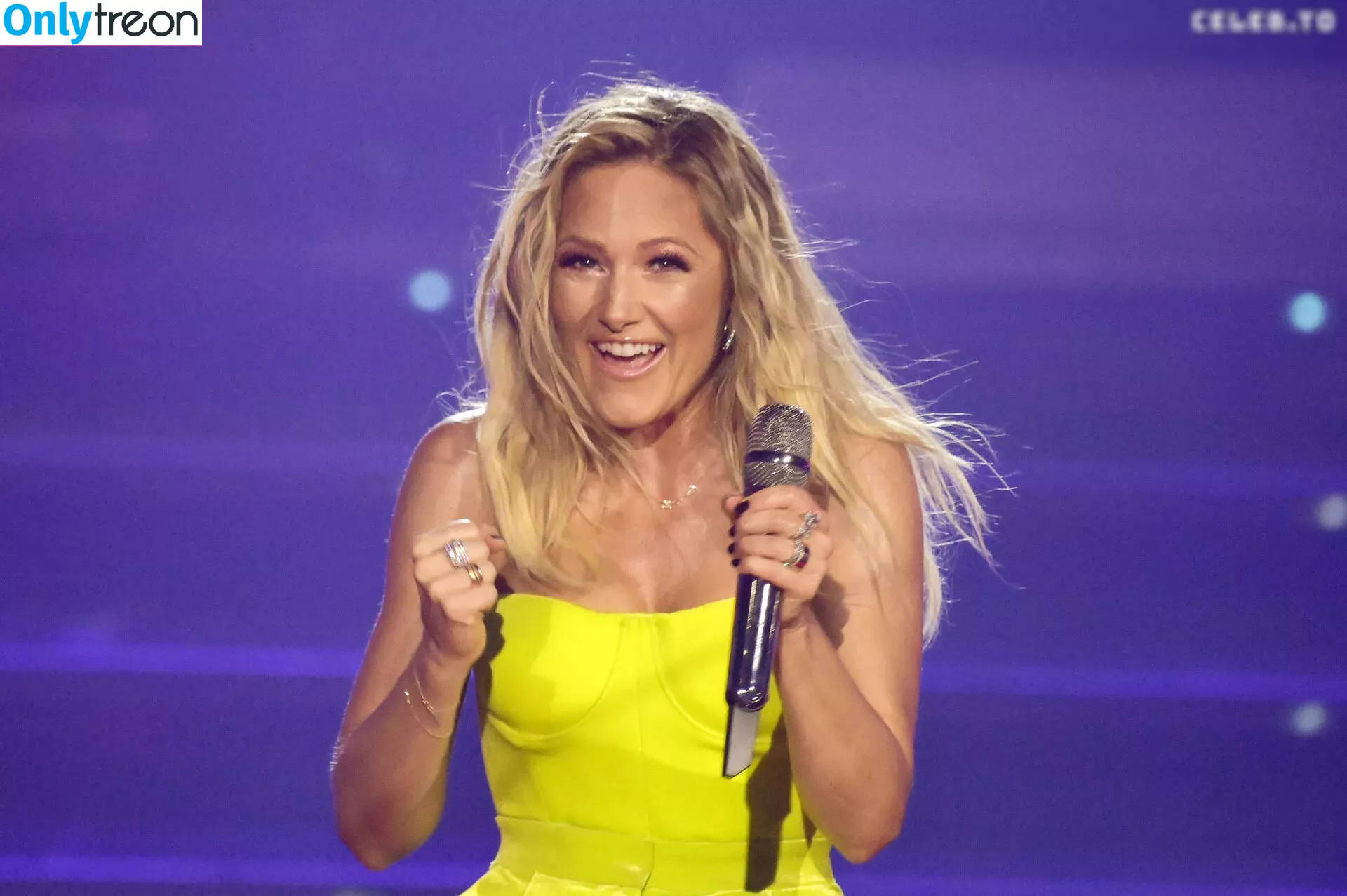 Helene Fischer nude photo #0258 (helenefischer)