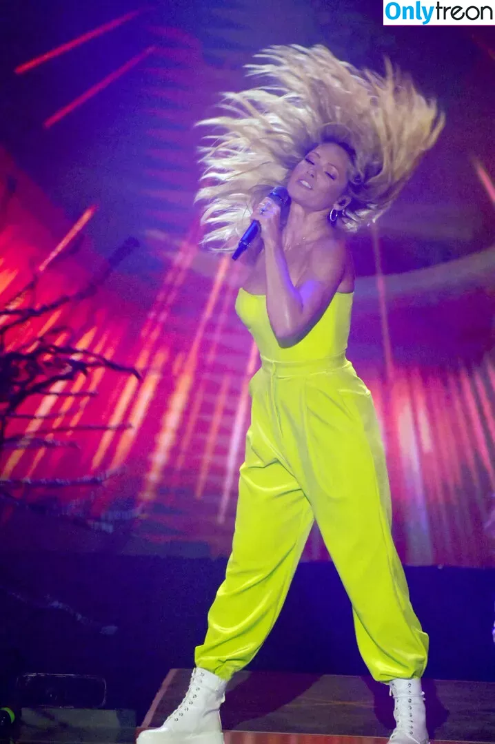 Helene Fischer nude photo #0267 (helenefischer)