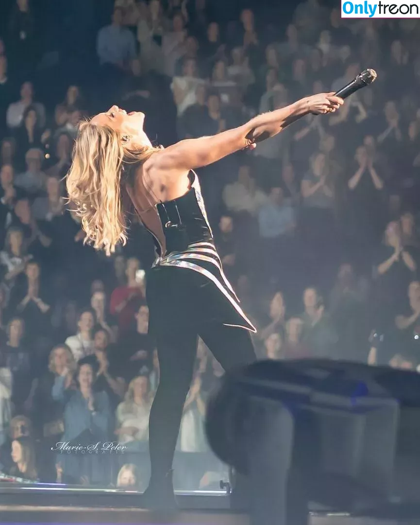 Helene Fischer nude photo #0271 (helenefischer)