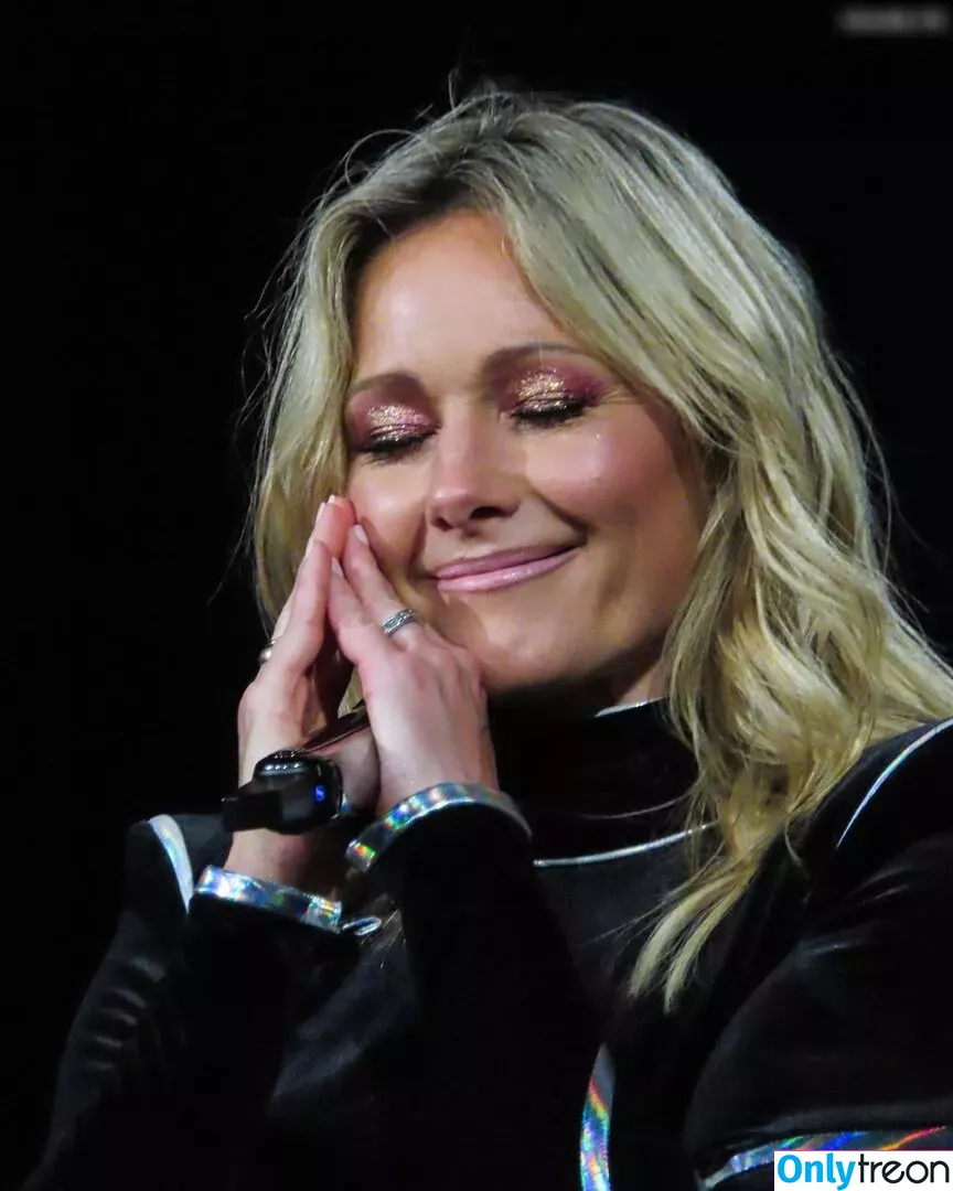 Helene Fischer nude photo #0285 (helenefischer)