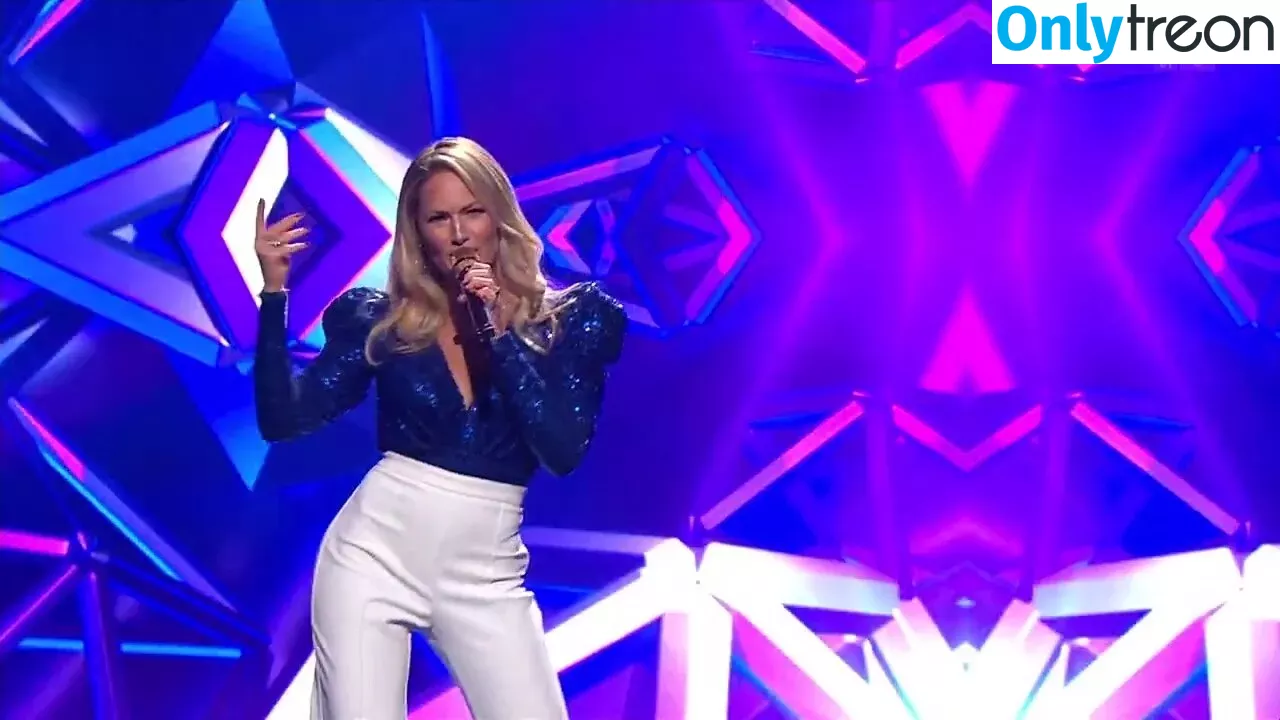 Helene Fischer nude photo #0299 (helenefischer)