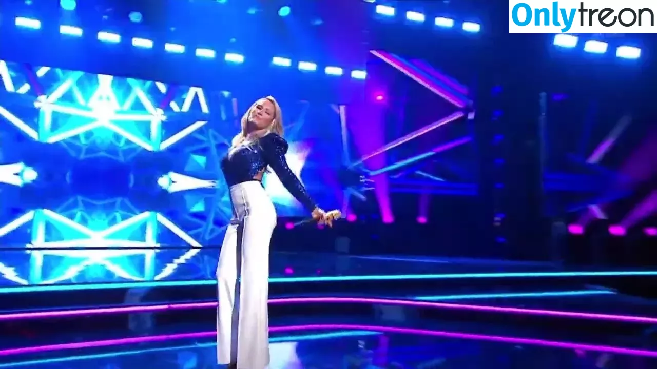 Helene Fischer nude photo #0302 (helenefischer)