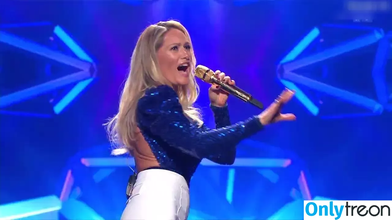Helene Fischer nude photo #0303 (helenefischer)