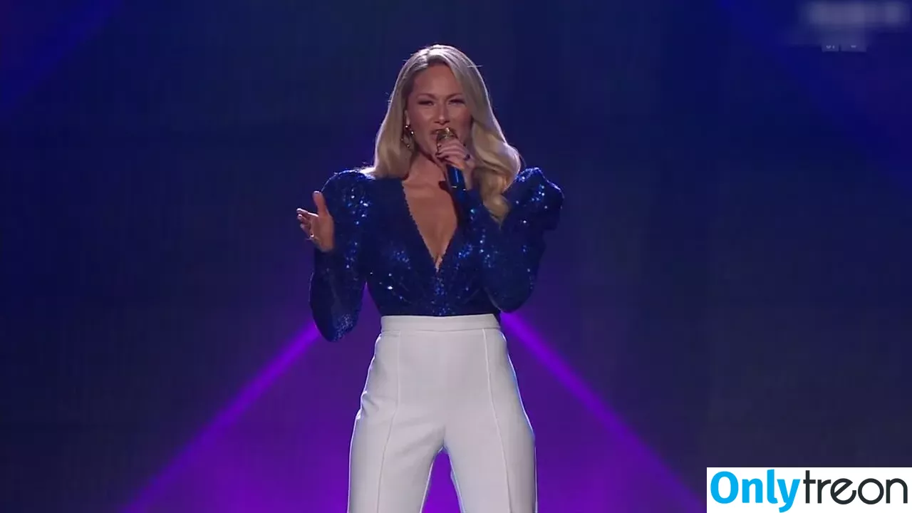 Helene Fischer nude photo #0306 (helenefischer)