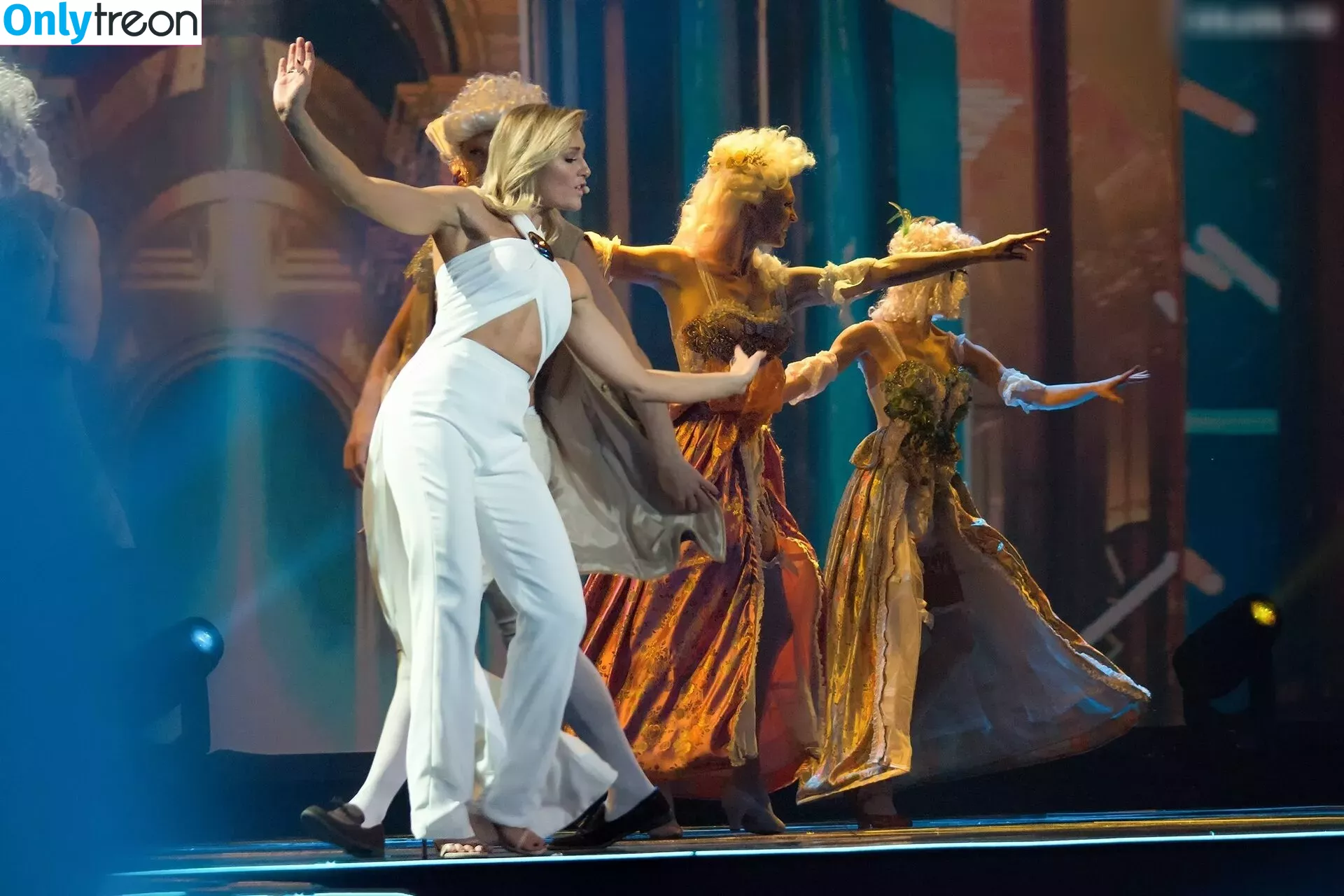 Helene Fischer nude photo #0344 (helenefischer)