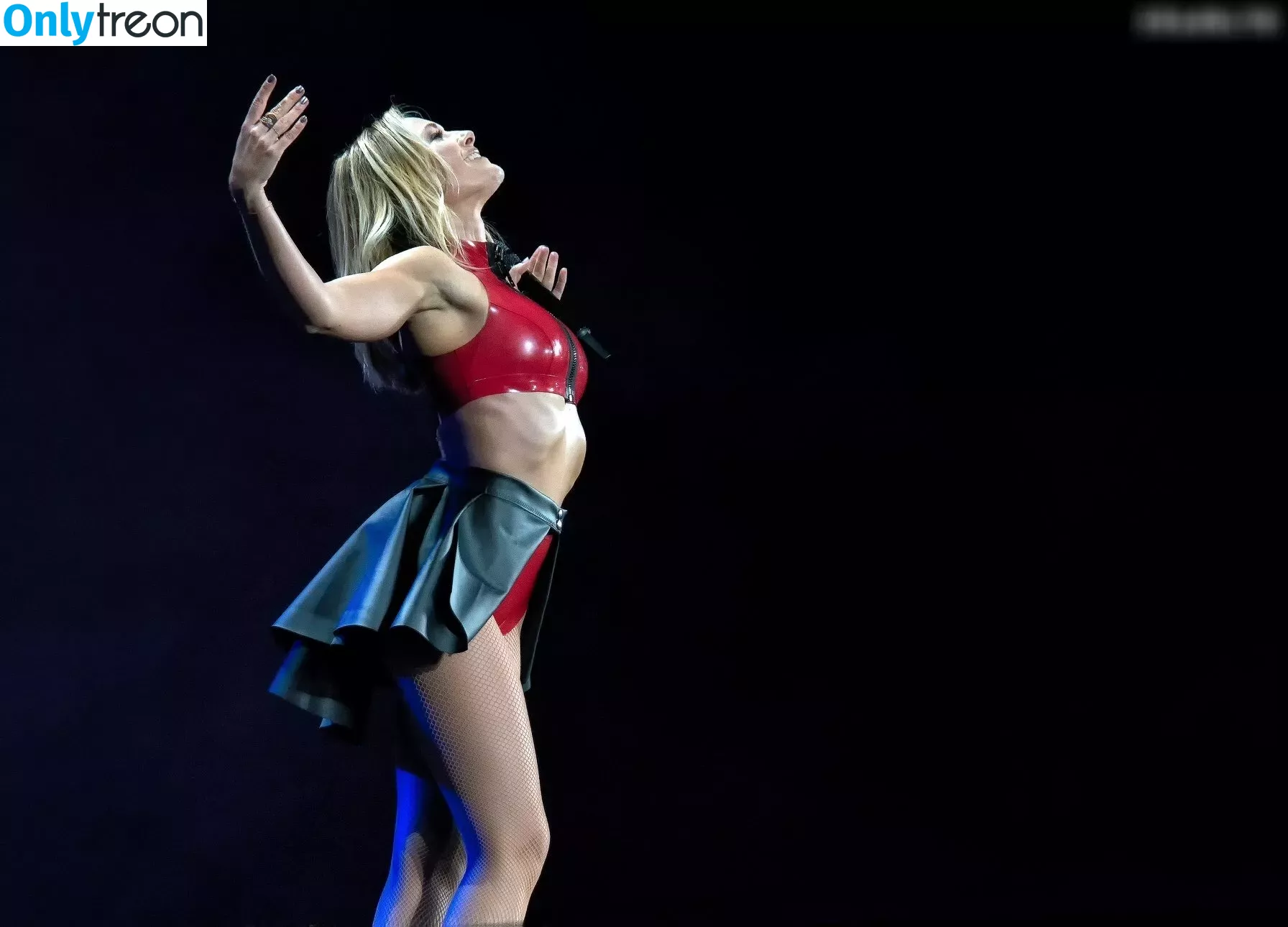 Helene Fischer nude photo #0352 (helenefischer)