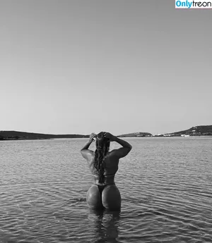 heleneelises/ Helene Elise Strom/ helenees / heleneelises nude photo #0021