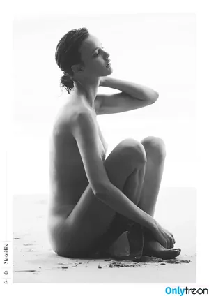 Héloïse Giraud / heloise_giraud nude photo #0005