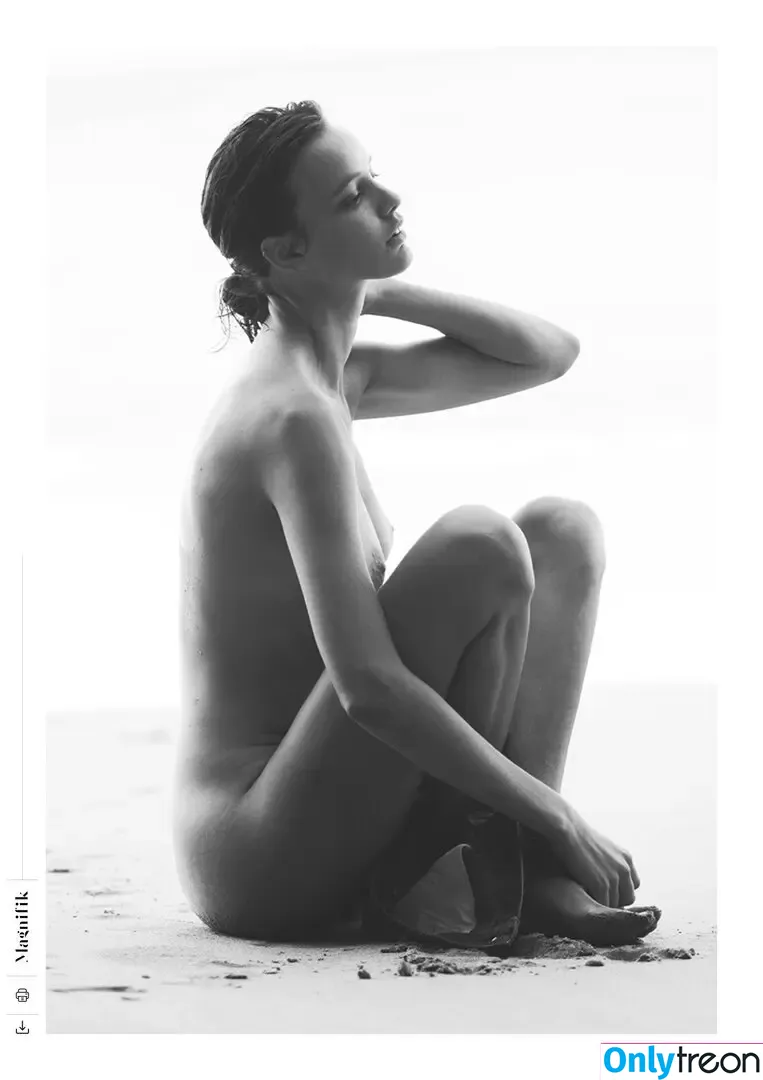 Héloïse Giraud nude photo #0005 (heloise_giraud)