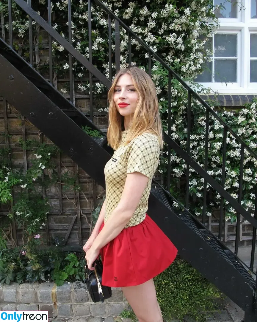 Hermione Corfield nude photo #0021 (hermionecorfield)