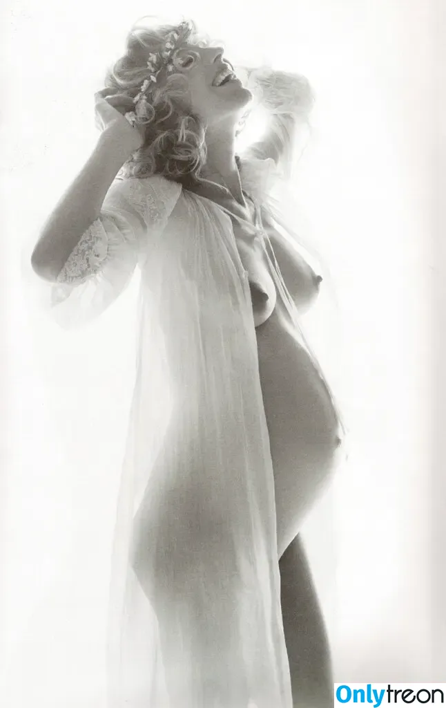 Herzigova nude photo #0010 (Herzigova)