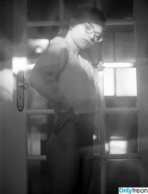 hey.boudeuse / EnfantBoudeur / enfant.boudeur nude photo #0091
