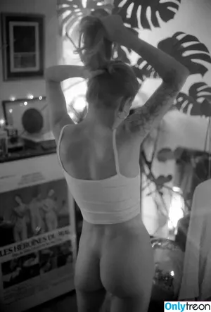 hey.boudeuse / EnfantBoudeur / enfant.boudeur nude photo #0093