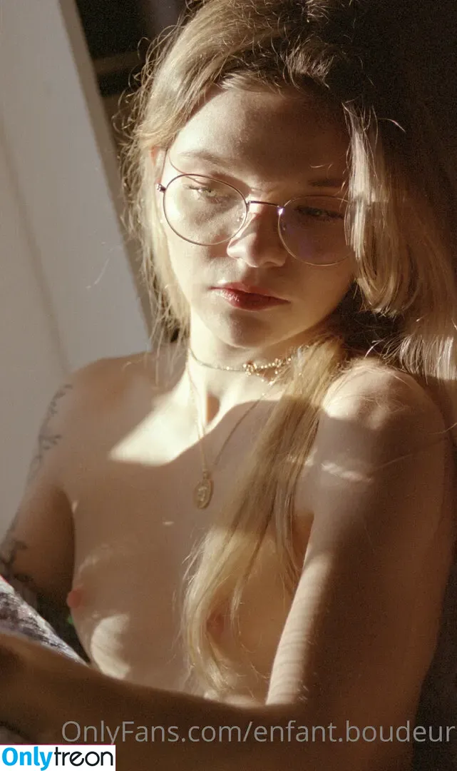hey.boudeuse nude photo #0043 (EnfantBoudeur / enfant.boudeur)