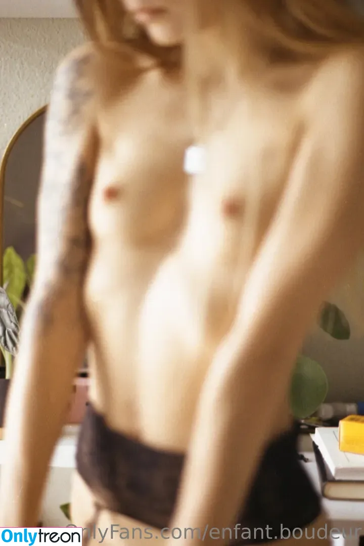 hey.boudeuse nude photo #0068 (EnfantBoudeur / enfant.boudeur)