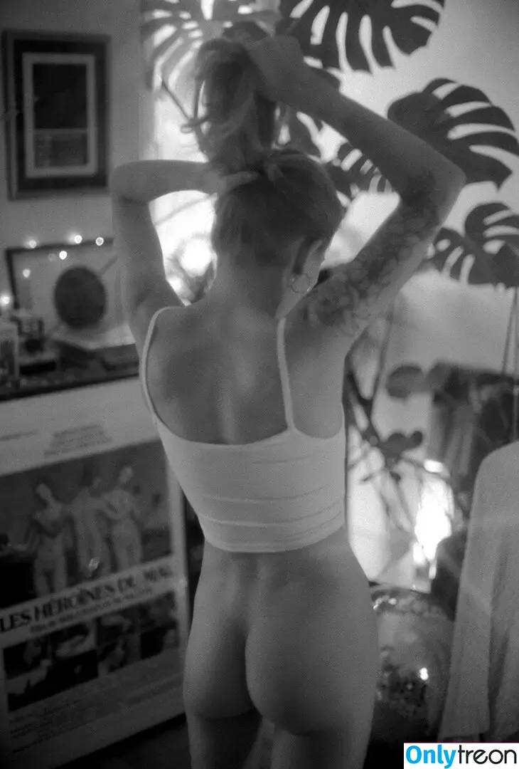 hey.boudeuse nude photo #0093 (EnfantBoudeur / enfant.boudeur)