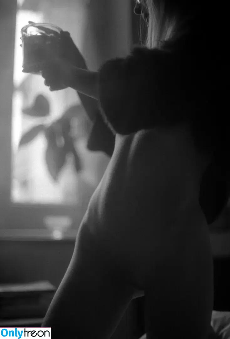 hey.boudeuse nude photo #0095 (EnfantBoudeur / enfant.boudeur)