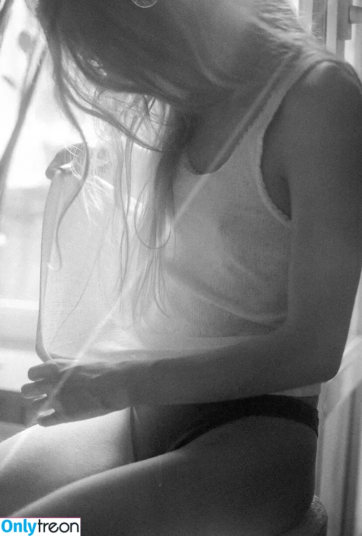 hey.boudeuse nude photo #0096 (EnfantBoudeur / enfant.boudeur)