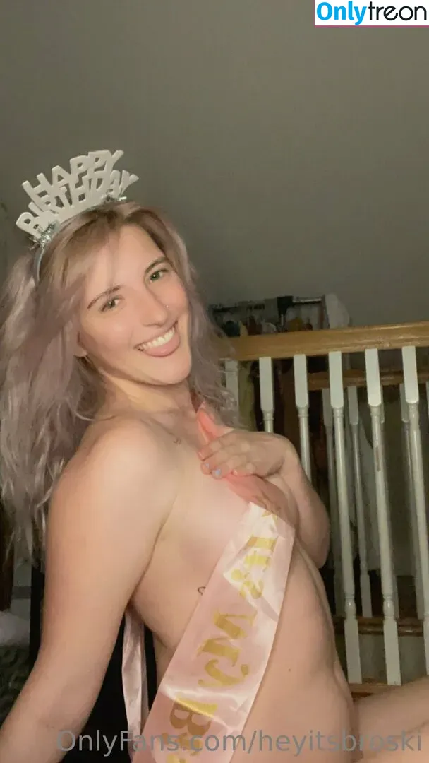 HeyItsBroski nude photo #0065 (Emily Broski / hey.its.broski)
