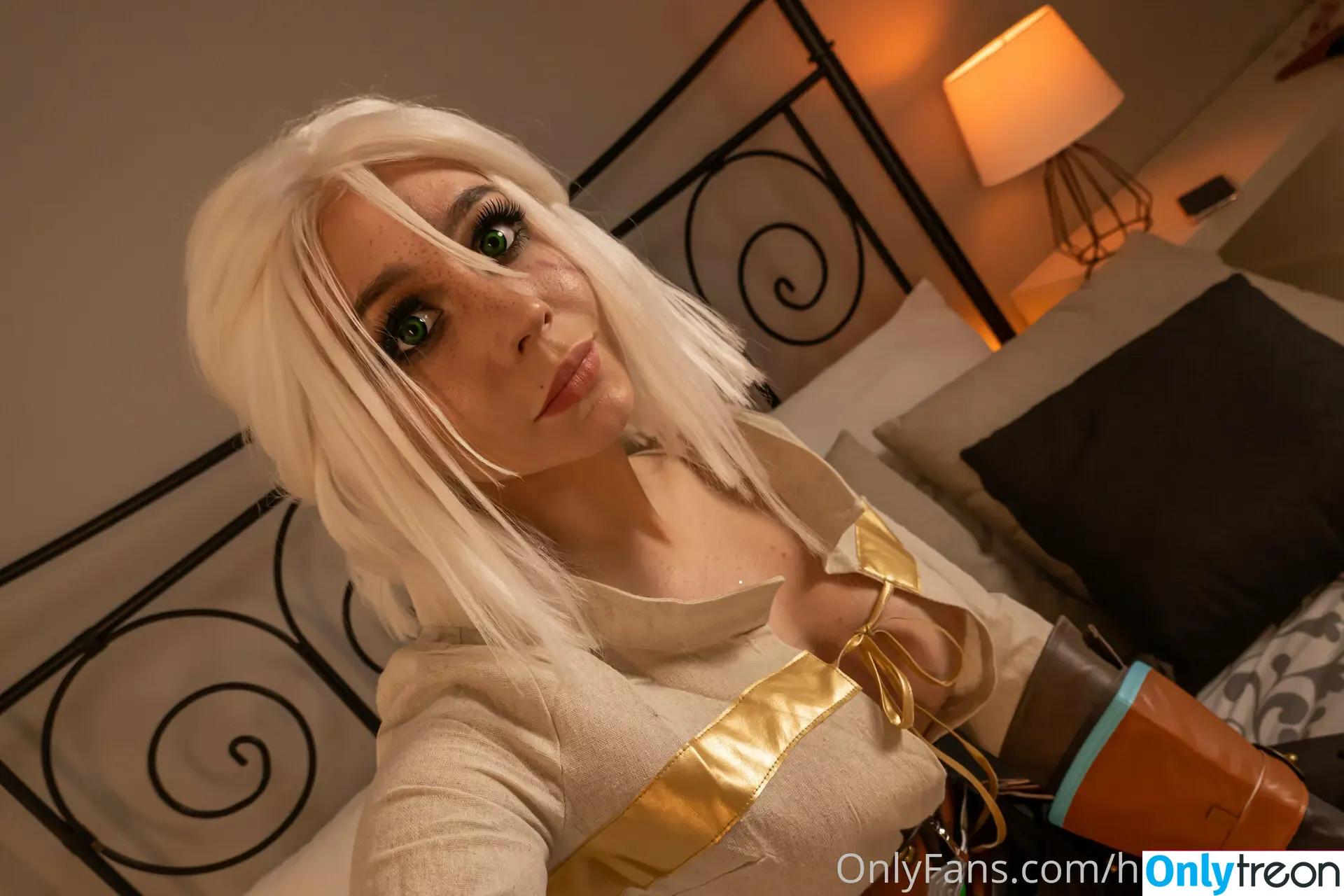 Hheadshhot nude photo #0151 (AliceBong / hheartshhot)