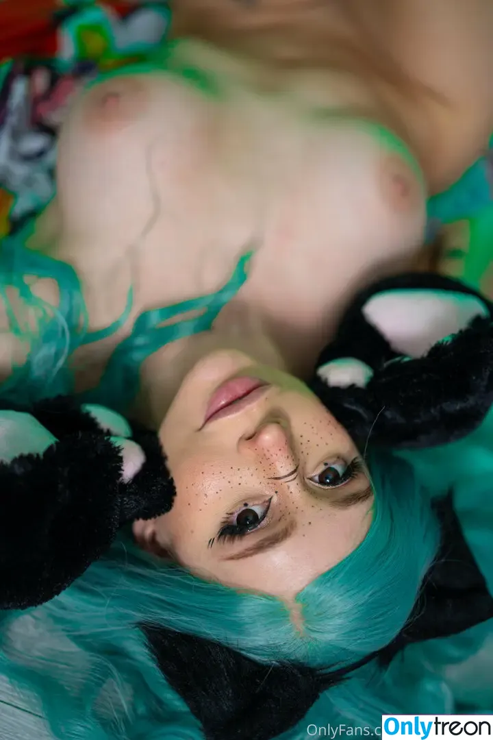 Hheadshhot nude photo #0611 (AliceBong / hheartshhot)