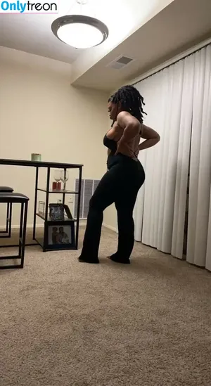 Highoffofkyla / bustyfunwithskyla nude photo #0001