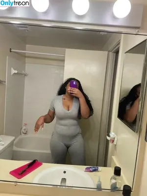 Highoffofkyla / bustyfunwithskyla nude photo #0003