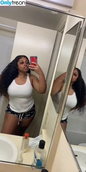 Highoffofkyla / bustyfunwithskyla nude photo #0004