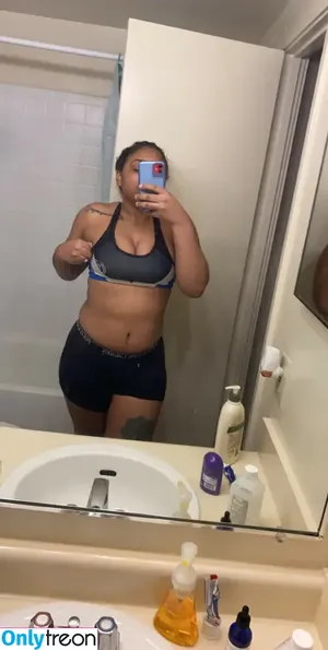 Highoffofkyla / bustyfunwithskyla nude photo #0005