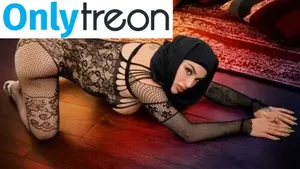 Hijab / arabiano / hijabi_bloggers nude photo #0001