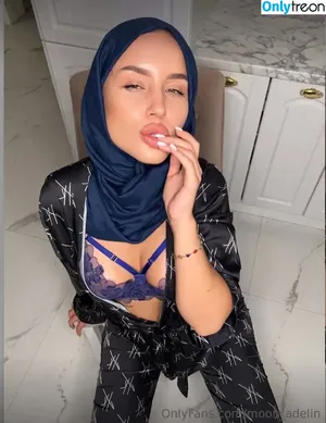Hijab / arabiano / hijabi_bloggers nude photo #0015