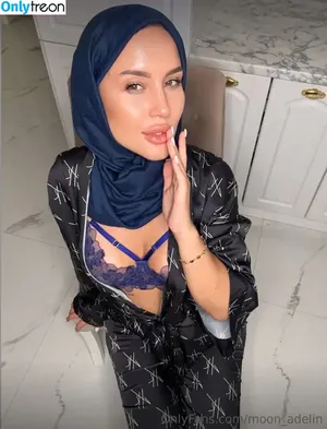 Hijab / arabiano / hijabi_bloggers nude photo #0016