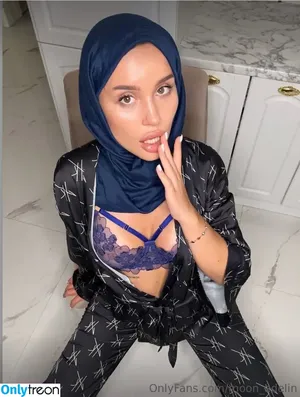 Hijab / arabiano / hijabi_bloggers nude photo #0018