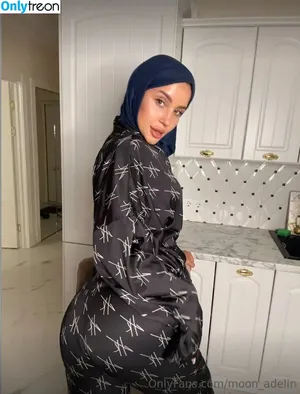 Hijab / arabiano / hijabi_bloggers nude photo #0020