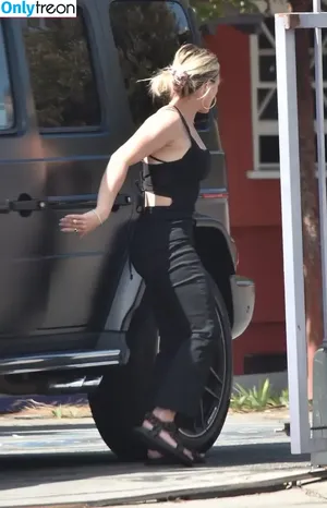 Hilary Duff / hilaryduff / kylanharv nude photo #0070