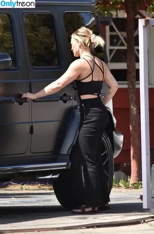 Hilary Duff / hilaryduff / kylanharv nude photo #0073