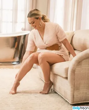 Hilary Duff / hilaryduff / kylanharv nude photo #0182