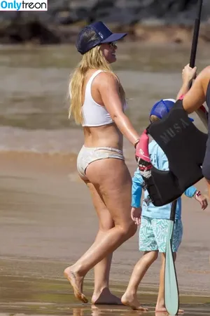 Hilary Duff / hilaryduff / kylanharv nude photo #0227