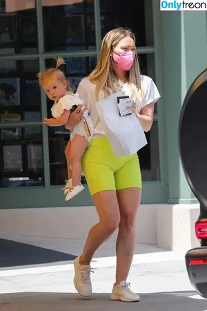 Hilary Duff / hilaryduff / kylanharv nude photo #0272