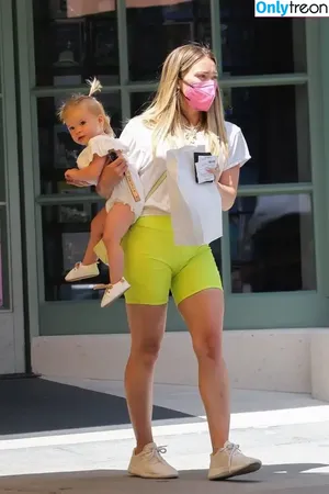 Hilary Duff / hilaryduff / kylanharv nude photo #0283