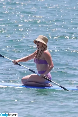 Hilary Duff / hilaryduff / kylanharv nude photo #0318