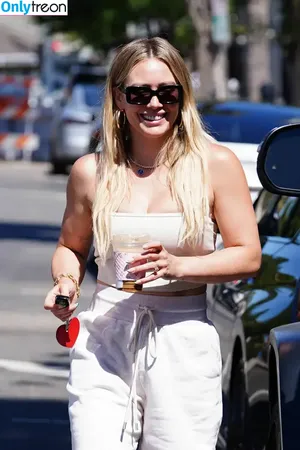 Hilary Duff / hilaryduff / kylanharv nude photo #0363