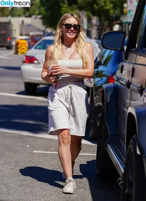 Hilary Duff / hilaryduff / kylanharv nude photo #0365
