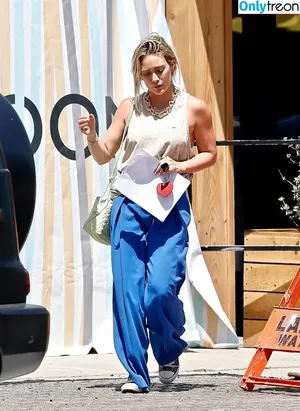 Hilary Duff / hilaryduff / kylanharv nude photo #0377