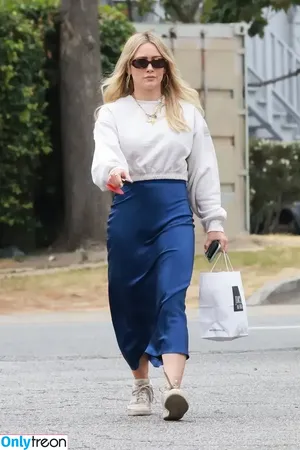 Hilary Duff / hilaryduff / kylanharv nude photo #0407